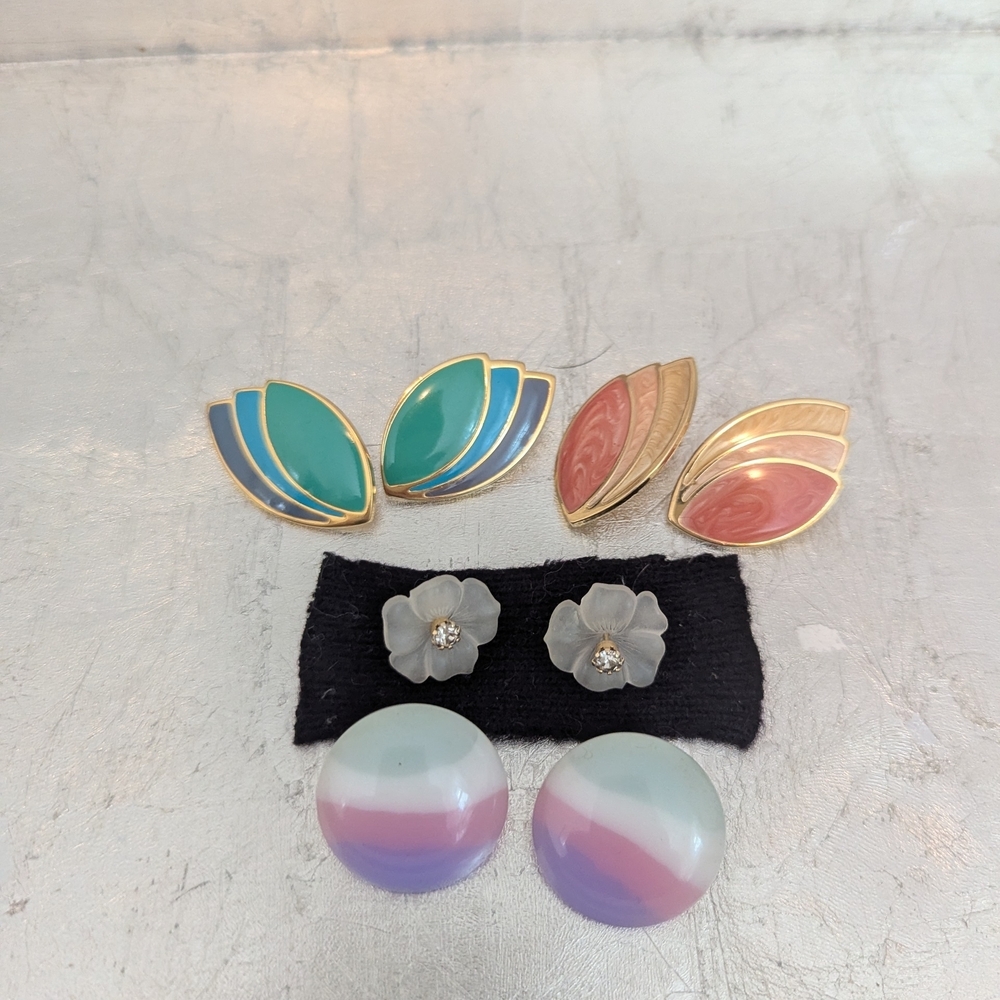 Avon Vintage 4 Pairs Earrings Goldtone Lilac Turquoise Pink Leaf Foral 90's